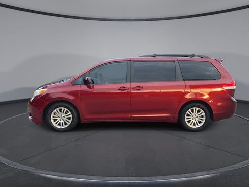 Used 2013 Toyota Sienna XLE FWD image 5