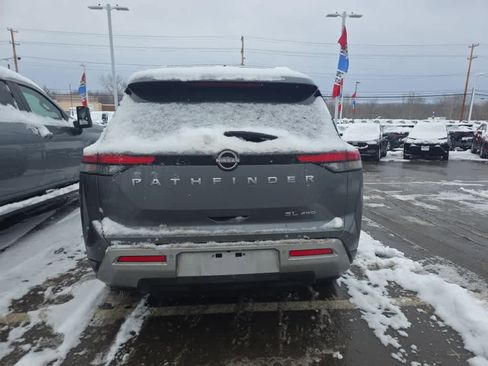 Used 2023 Nissan Pathfinder SL image 5