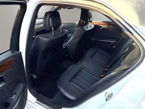Used 2016 Mercedes-Benz E 400 4MATIC Sedan image 8
