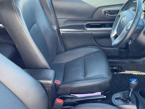 Used 2015 Toyota Prius C image 10