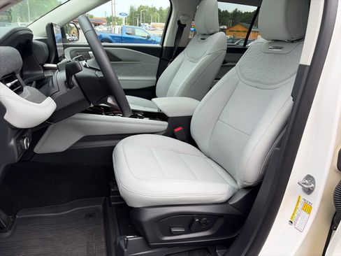 Used 2026 Ford Explorer Platinum w/ LUX Leather Package AWD/4WD image 15