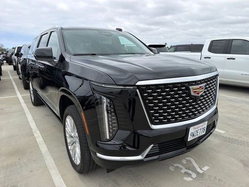 Certified 2026 Cadillac Escalade ESV Luxury RWD image 3