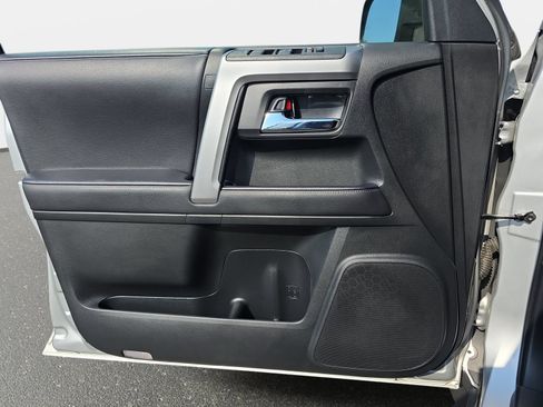 Used 2022 Toyota 4Runner SR5 Premium w/ Moonroof Package RWD image 26
