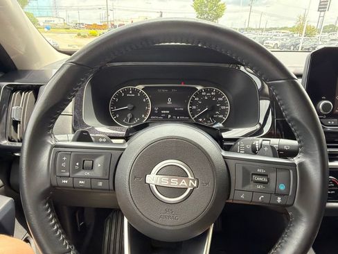 Used 2024 Nissan Pathfinder SV AWD/4WD image 18
