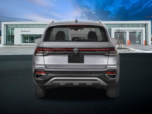 New 2026 Volkswagen Taos SE image 6