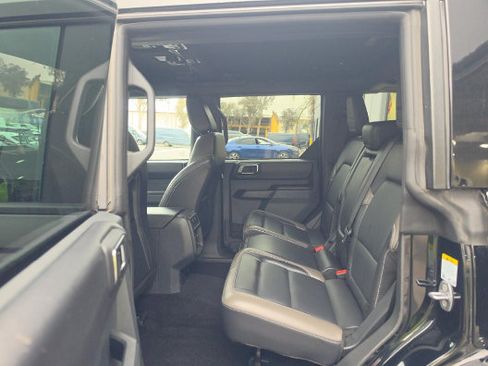 Used 2025 Ford Bronco Outer Banks AWD/4WD image 13