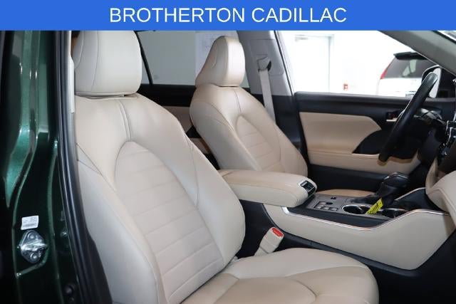 Used 2025 Toyota Highlander XLE AWD/4WD image 23