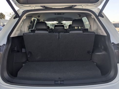 Used 2024 Volkswagen Tiguan SE image 11