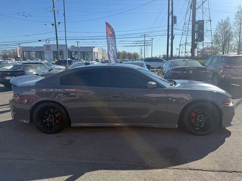 Used 2018 Dodge Charger R/T Scat Pack RWD image 5