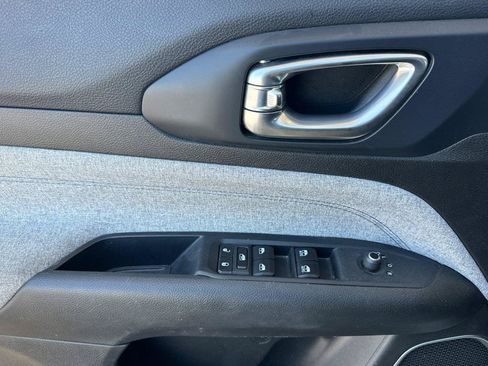 Certified 2024 Jeep Compass Latitude AWD/4WD image 11