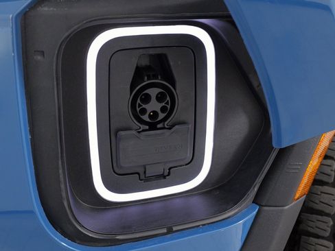 Used 2023 Rivian R1S Adventure image 67