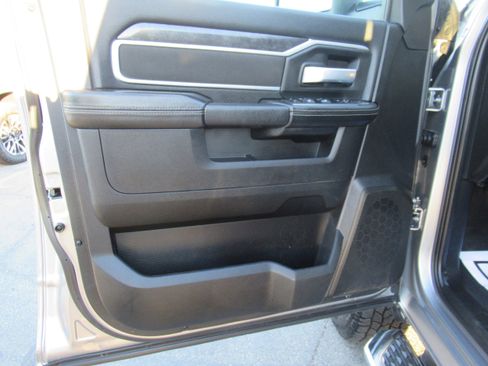 Used 2024 RAM 2500 Big Horn AWD/4WD image 9