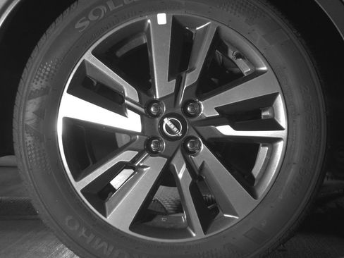 Used 2025 Nissan Versa SV FWD image 15