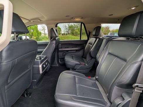 Used 2024 Ford Expedition XLT image 33