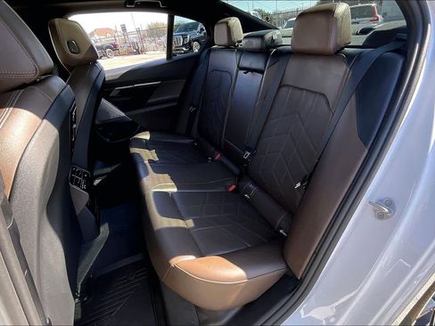 Used 2026 BMW 550e xDrive w/ Premium Package image 17