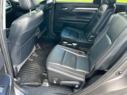 Used 2019 Toyota Highlander XLE FWD image 43