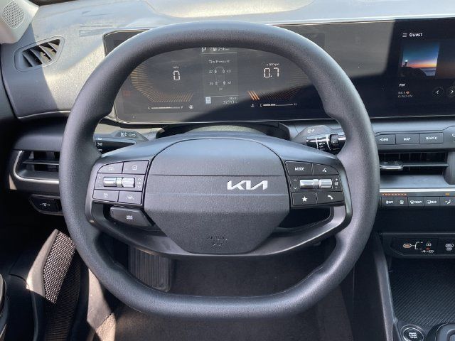 Used 2025 Kia K4 FWD image 11
