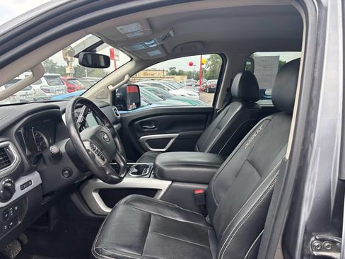 Used 2019 Nissan Titan PRO-4X w/ Pro-4x Convenience Package AWD/4WD image 9