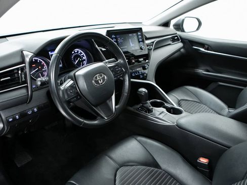 Used 2023 Toyota Camry SE image 4