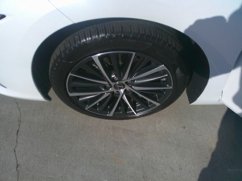 Used 2022 Lexus ES 300h w/ Premium Package image 16