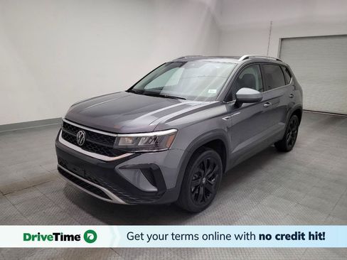 Used 2023 Volkswagen Taos SE w/ Panoramic Sunroof Package FWD image 1