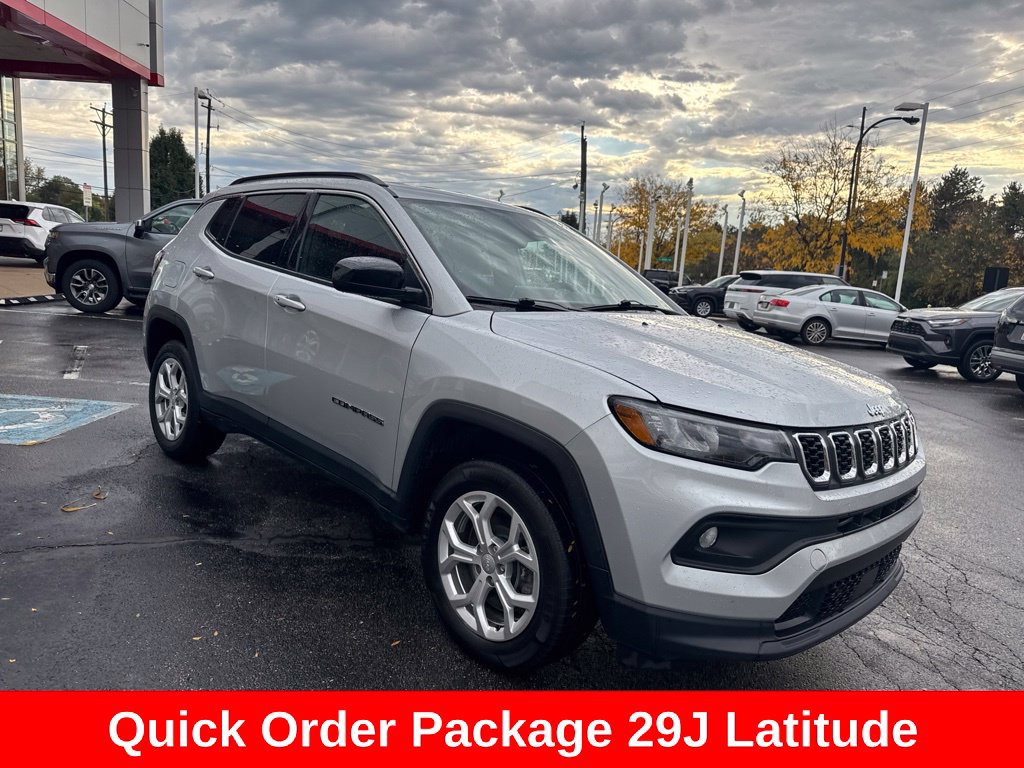 Used 2024 Jeep Compass Latitude AWD/4WD image 9
