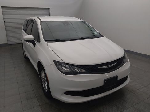 Used 2023 Chrysler Voyager LX FWD image 14