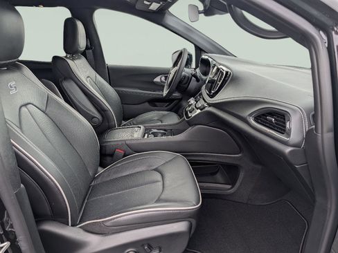 Used 2026 Chrysler Pacifica Limited w/ S Appearance Package image 21