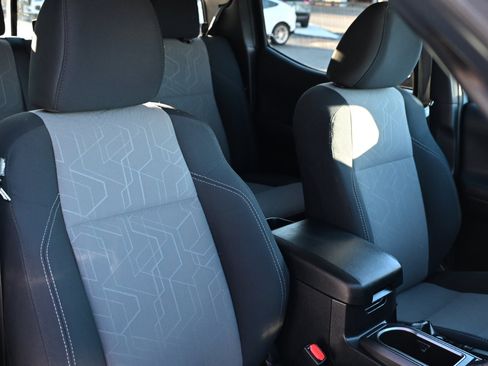 Used 2021 Toyota Tacoma TRD Sport w/ Technology Package image 35