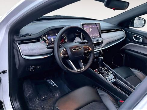 Used 2024 Jeep Compass Latitude image 14