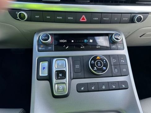 Used 2023 Hyundai Palisade Calligraphy image 16