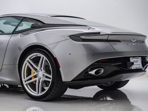 Used 2025 Aston Martin DB12 Coupe RWD image 11