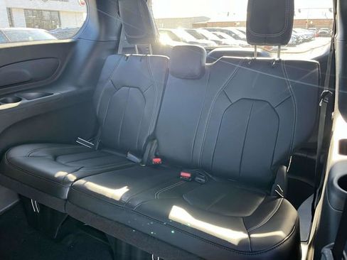 New 2026 Chrysler Pacifica Select image 13