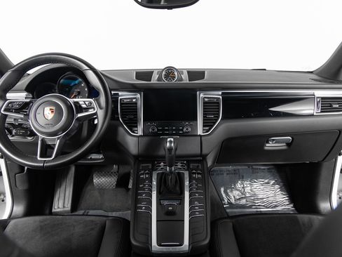 Used 2018 Porsche Macan AWD/4WD image 29