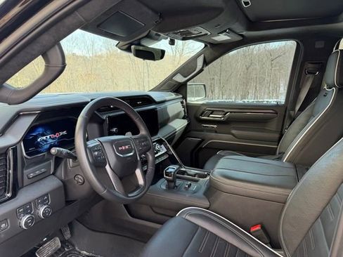 Used 2024 GMC Sierra 1500 AT4X image 2