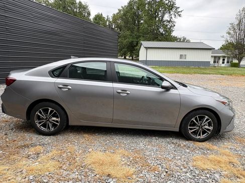 Used 2023 Kia Forte LXS FWD image 4