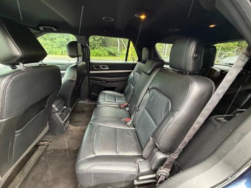 Used 2016 Ford Explorer XLT w/ Equipment Group 202A AWD/4WD image 24