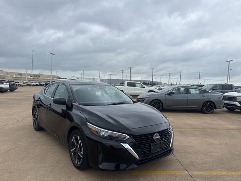 Certified 2025 Nissan Sentra SV image 1