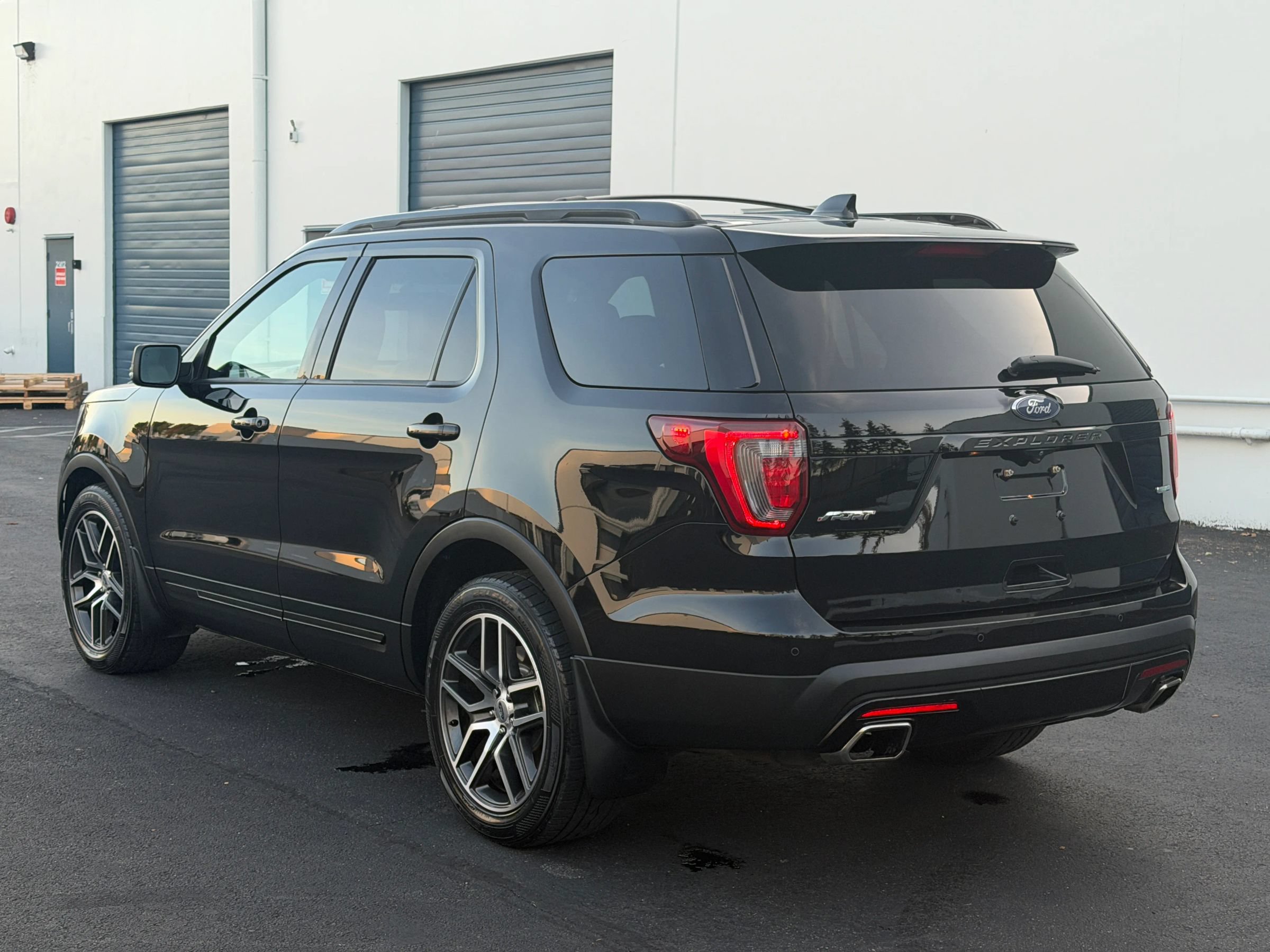Used 2017 Ford Explorer Sport AWD/4WD image 3