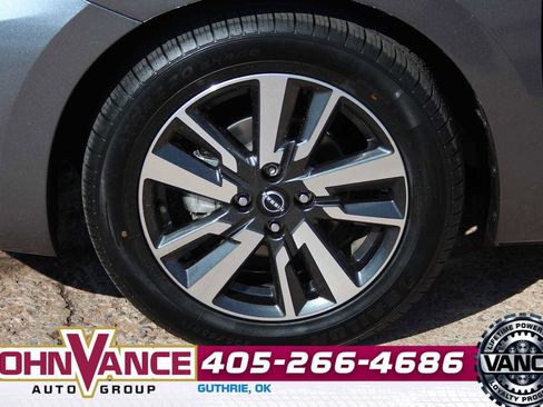 Used 2024 Nissan Versa SV FWD image 11