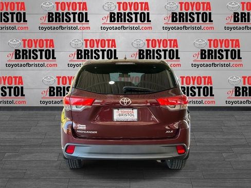 Used 2019 Toyota Highlander XLE image 4