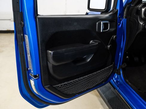 Used 2022 Jeep Wrangler Sport AWD/4WD image 36