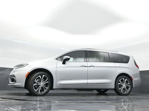 New 2026 Chrysler Pacifica Pinnacle image 34