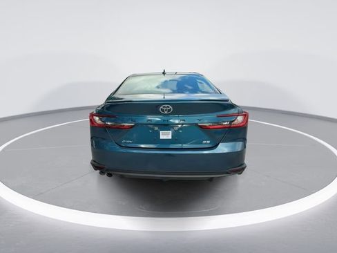 Used 2025 Toyota Camry SE image 7