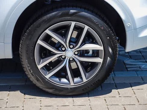 New 2024 Land Rover Discovery Sport S image 9