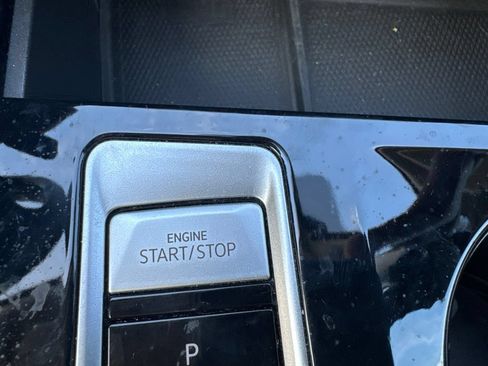 Used 2024 Volkswagen Atlas SE AWD/4WD image 21