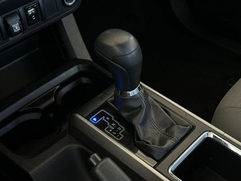 Used 2019 Toyota Tacoma SR5 image 18