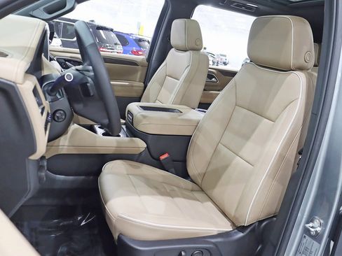 Used 2024 Chevrolet Suburban Premier w/ Premium Package image 30