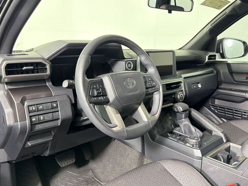 Used 2025 Toyota 4Runner SR5 AWD/4WD image 3