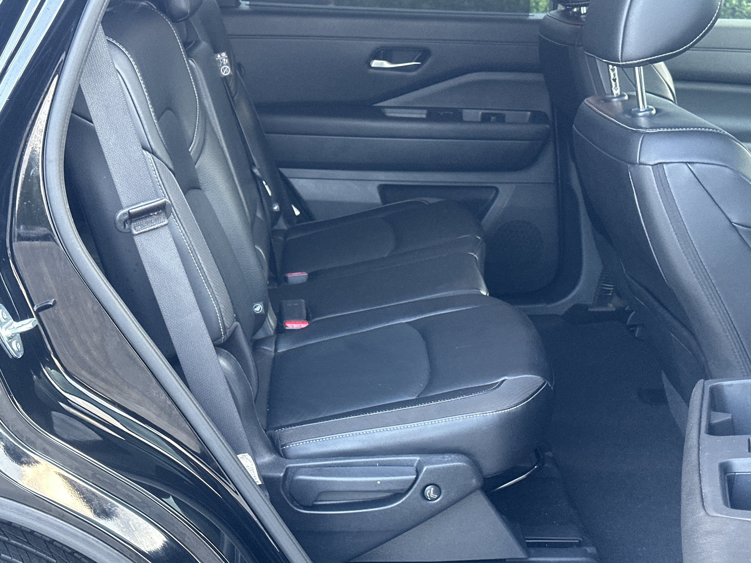 Used 2024 Nissan Pathfinder SL w/ Cargo Package FWD image 16
